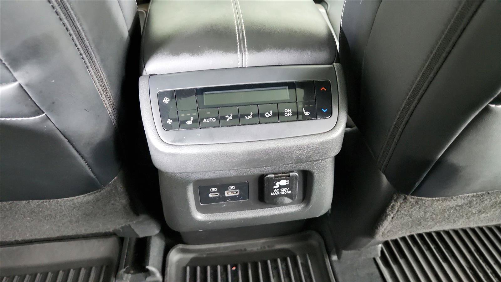 Used 2024 Nissan Pathfinder Platinum w/ Black Appearance Package AWD/4WD image 22