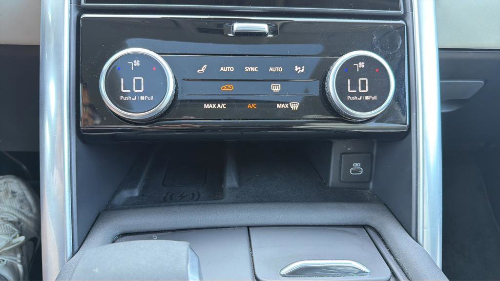 Used 2025 Land Rover Discovery S image 28