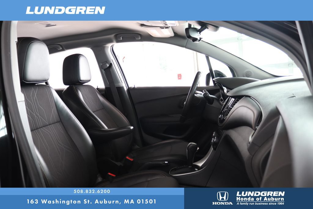 Used 2020 Chevrolet Trax LT w/ Redline Edition FWD image 16