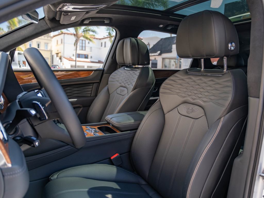 Used 2024 Bentley Bentayga image 15