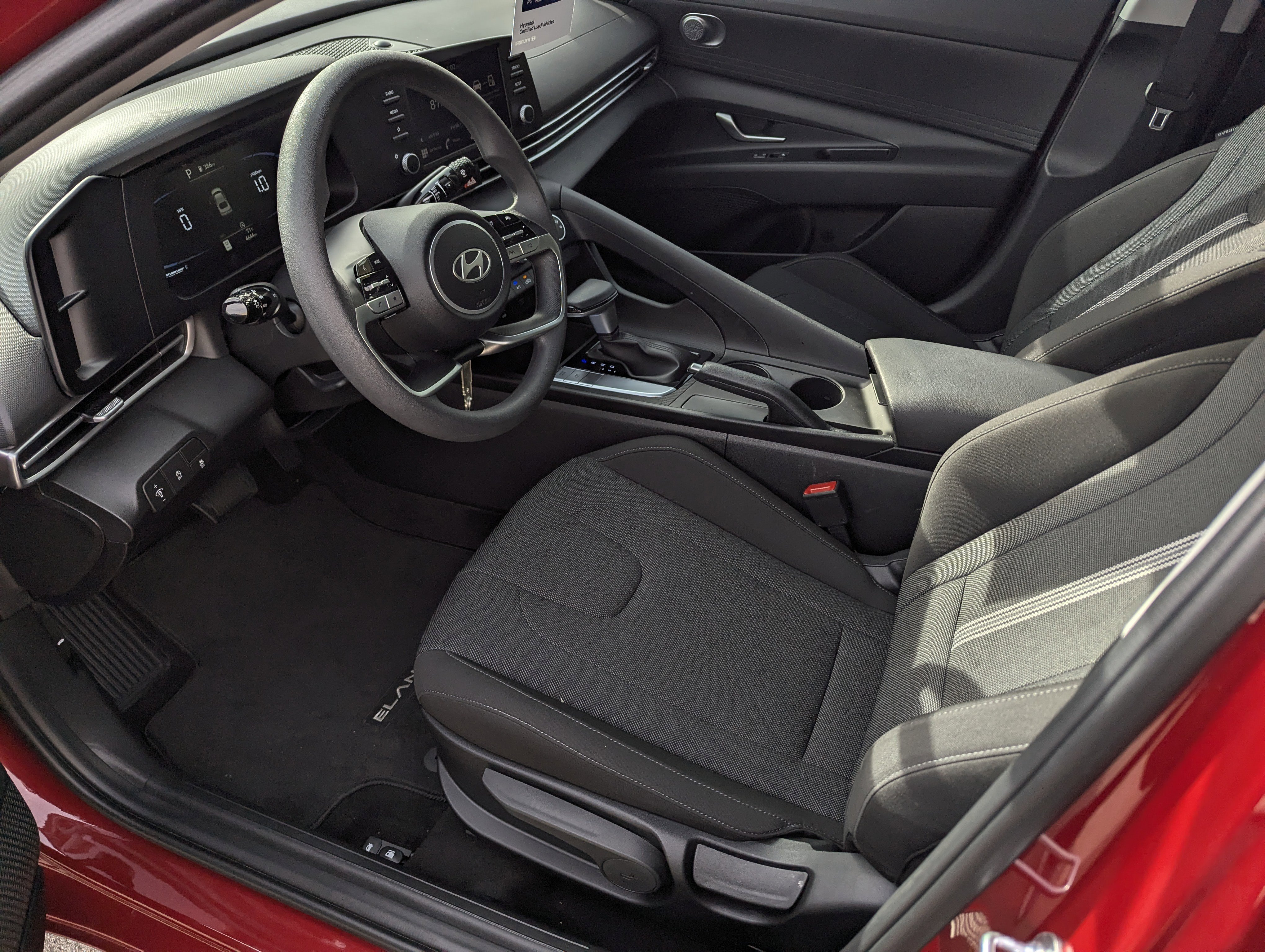 Certified 2025 Hyundai Elantra SE image 9