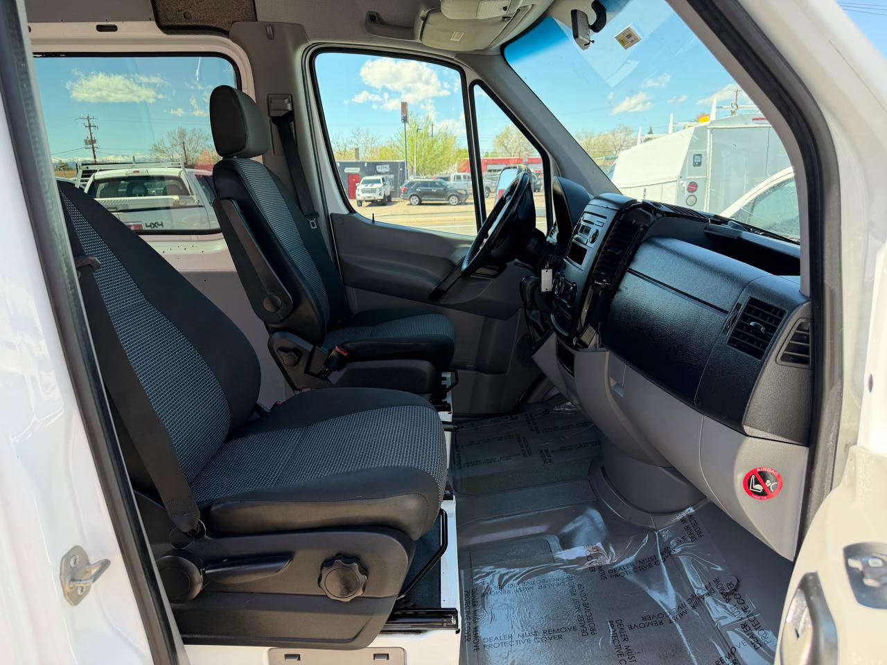 Used 2011 Mercedes-Benz Sprinter 2500 image 25