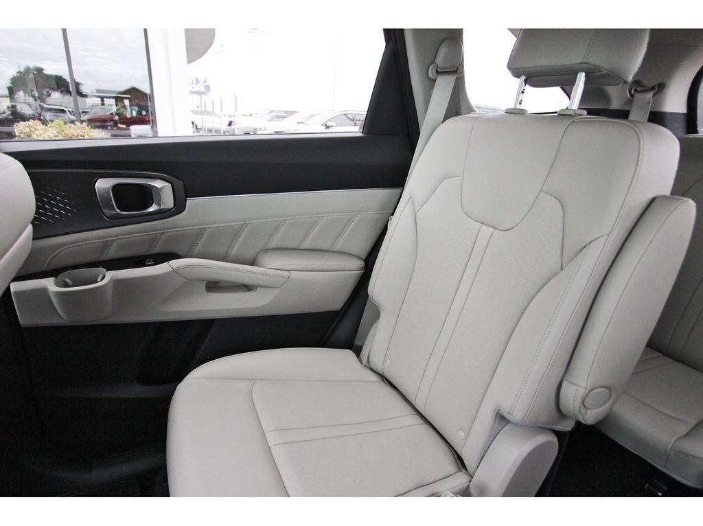 Certified 2022 Kia Sorento SX FWD image 12