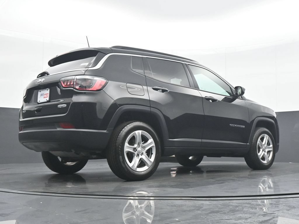 Used 2022 Jeep Compass Latitude w/ Convenience Group AWD/4WD image 30