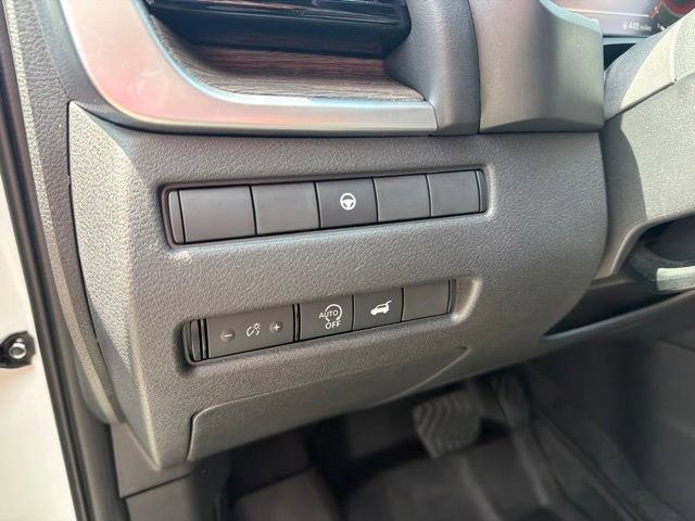 Used 2024 Nissan Rogue Platinum AWD/4WD image 25