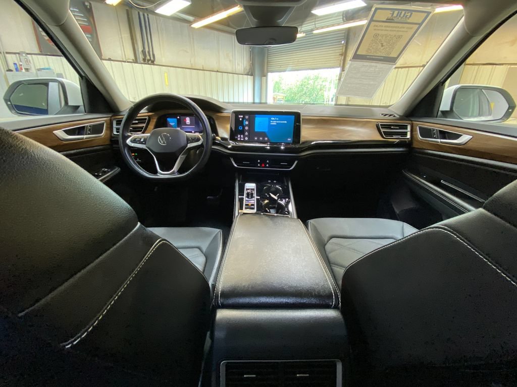 Used 2025 Volkswagen Atlas SE FWD image 18