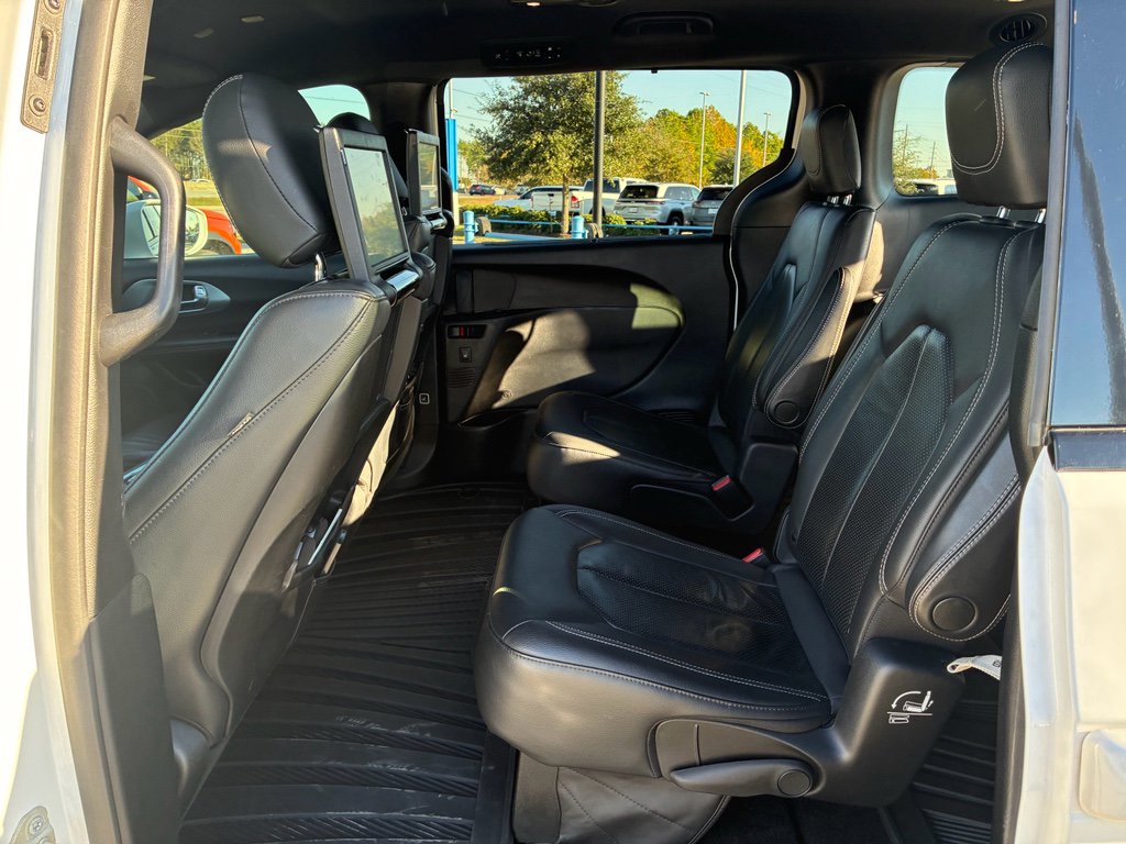 Used 2020 Chrysler Pacifica Touring-L Plus image 26