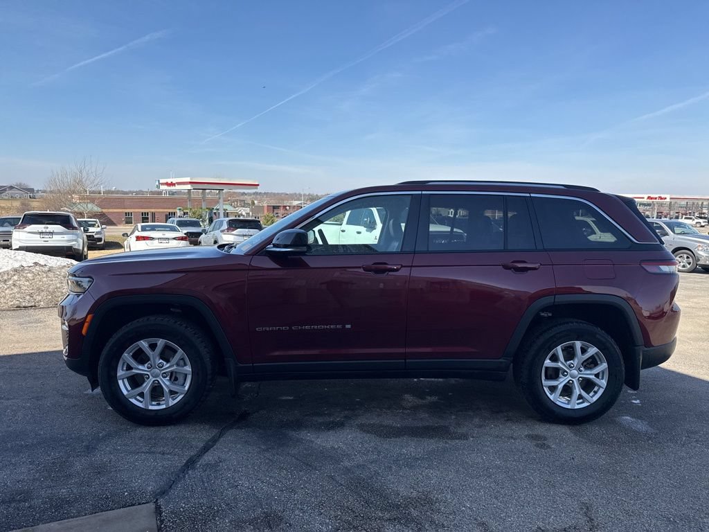 Used 2024 Jeep Grand Cherokee Limited AWD/4WD image 9