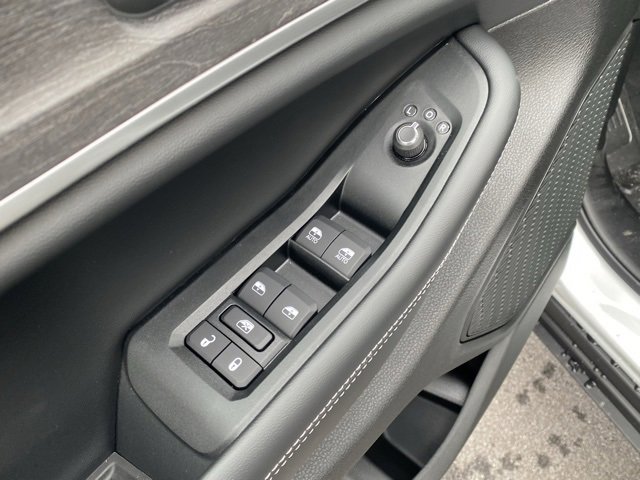 New 2025 Jeep Grand Cherokee L Limited w/ Black Appearance Package image 13