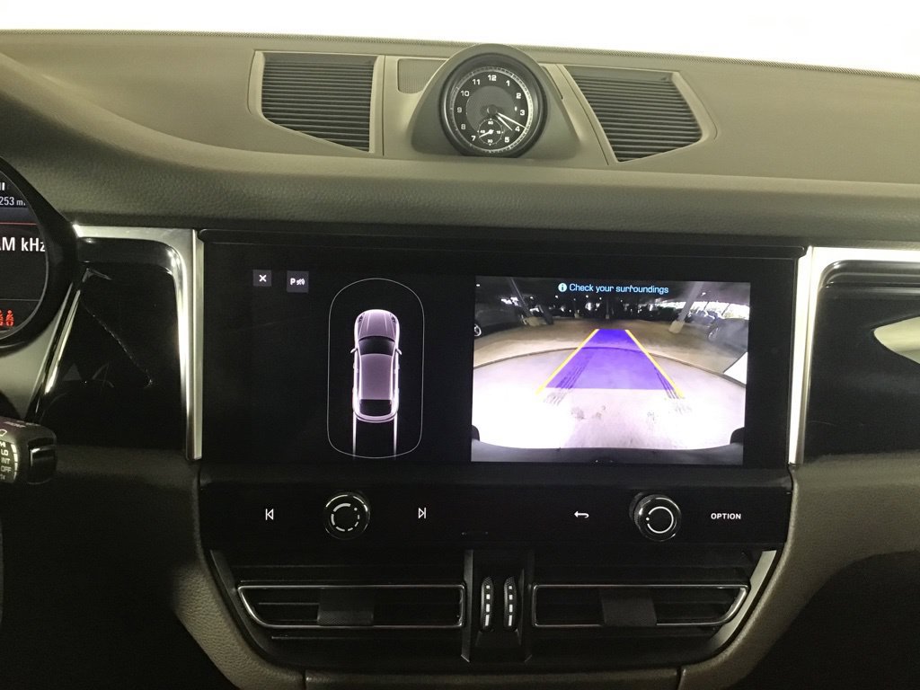Certified 2023 Porsche Macan Turbo AWD/4WD image 35