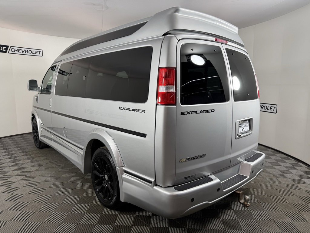 Used 2021 Chevrolet Express 2500 LS w/ Enhanced Convenience Package image 4