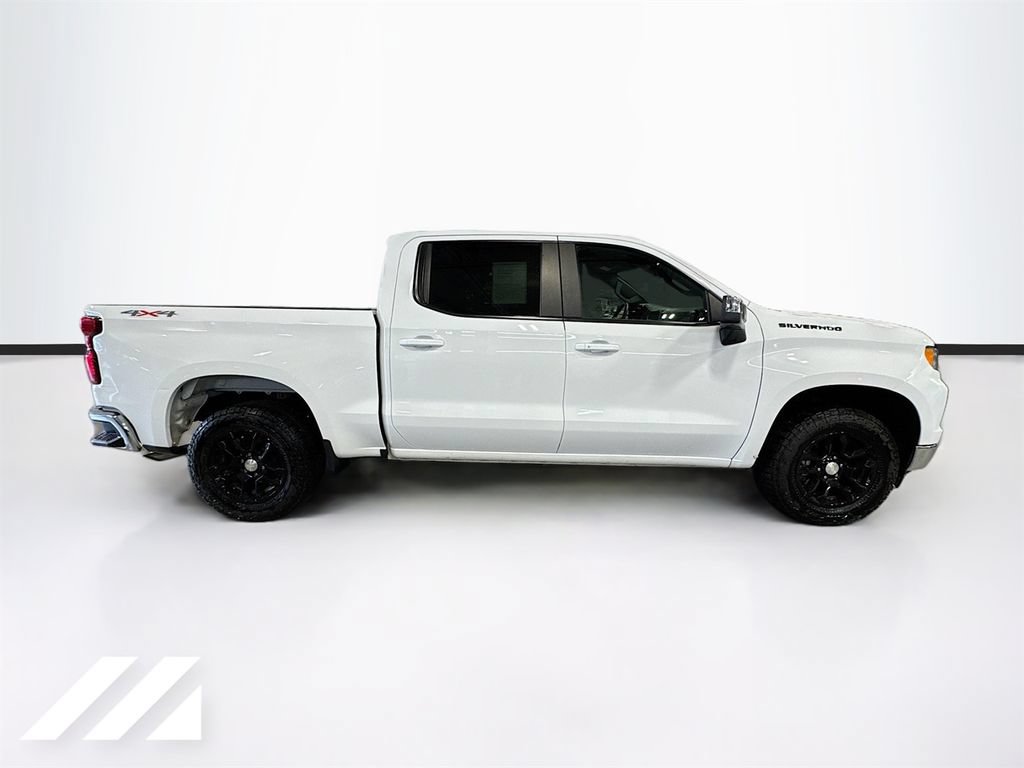Used 2022 Chevrolet Silverado 1500 LT AWD/4WD image 4