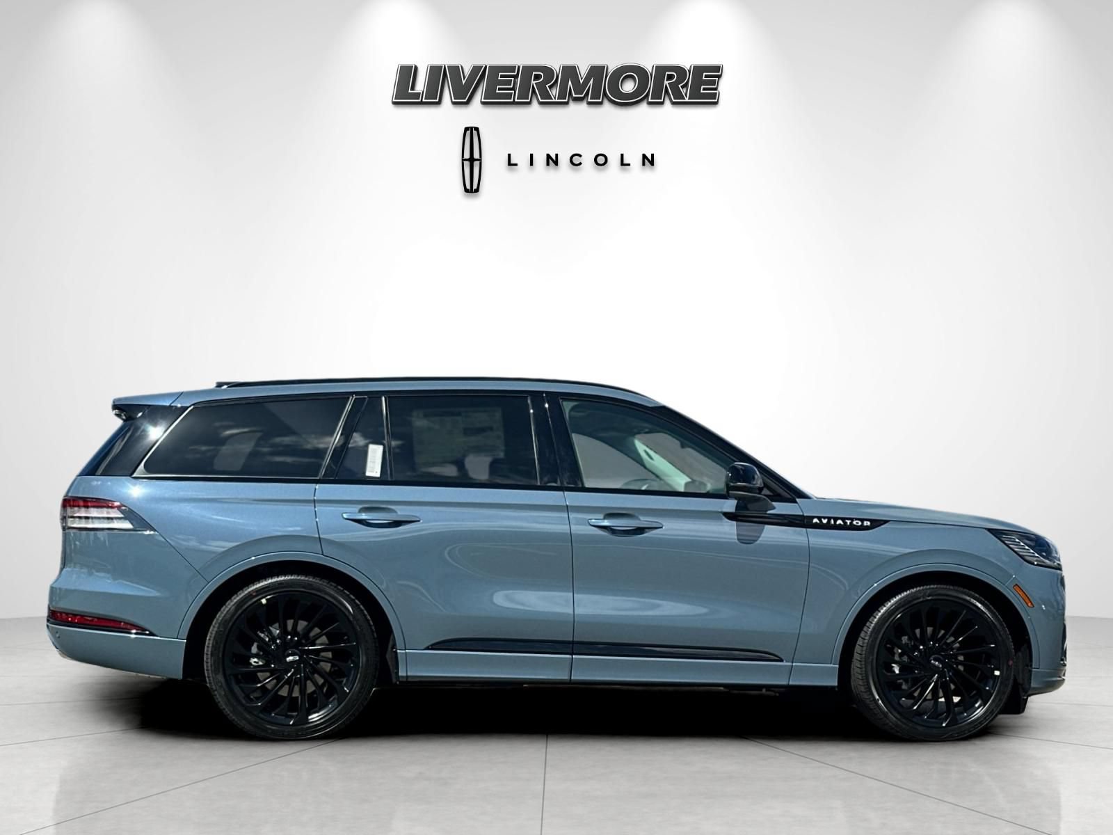 New 2026 Lincoln Aviator Reserve AWD/4WD image 2