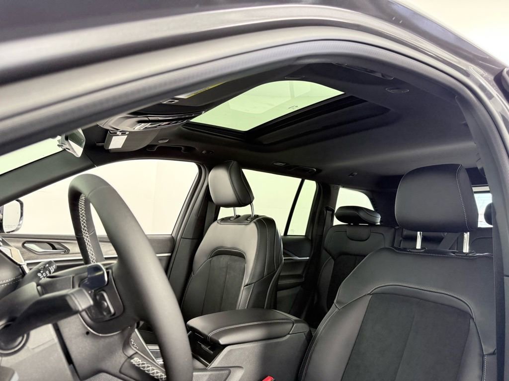 New 2026 Jeep Grand Cherokee Altitude image 11