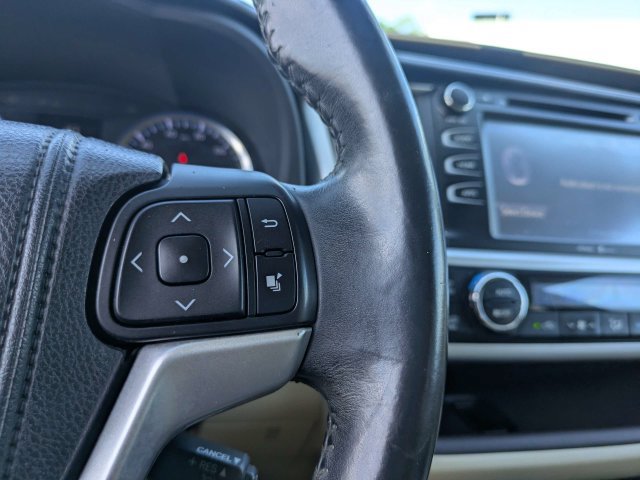 Used 2014 Toyota Highlander XLE FWD image 30