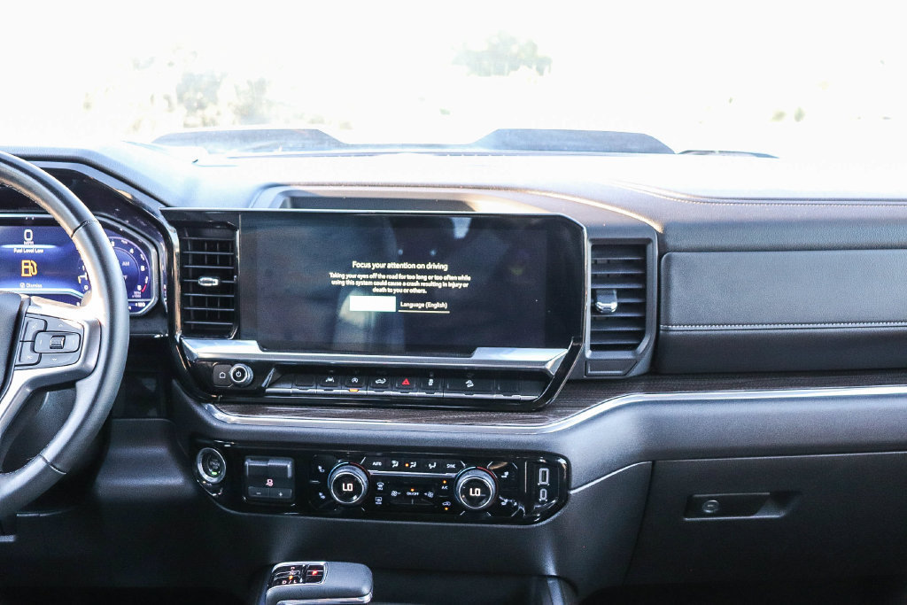 Used 2024 Chevrolet Silverado 1500 LT Trail Boss w/ Convenience Package II AWD/4WD image 15