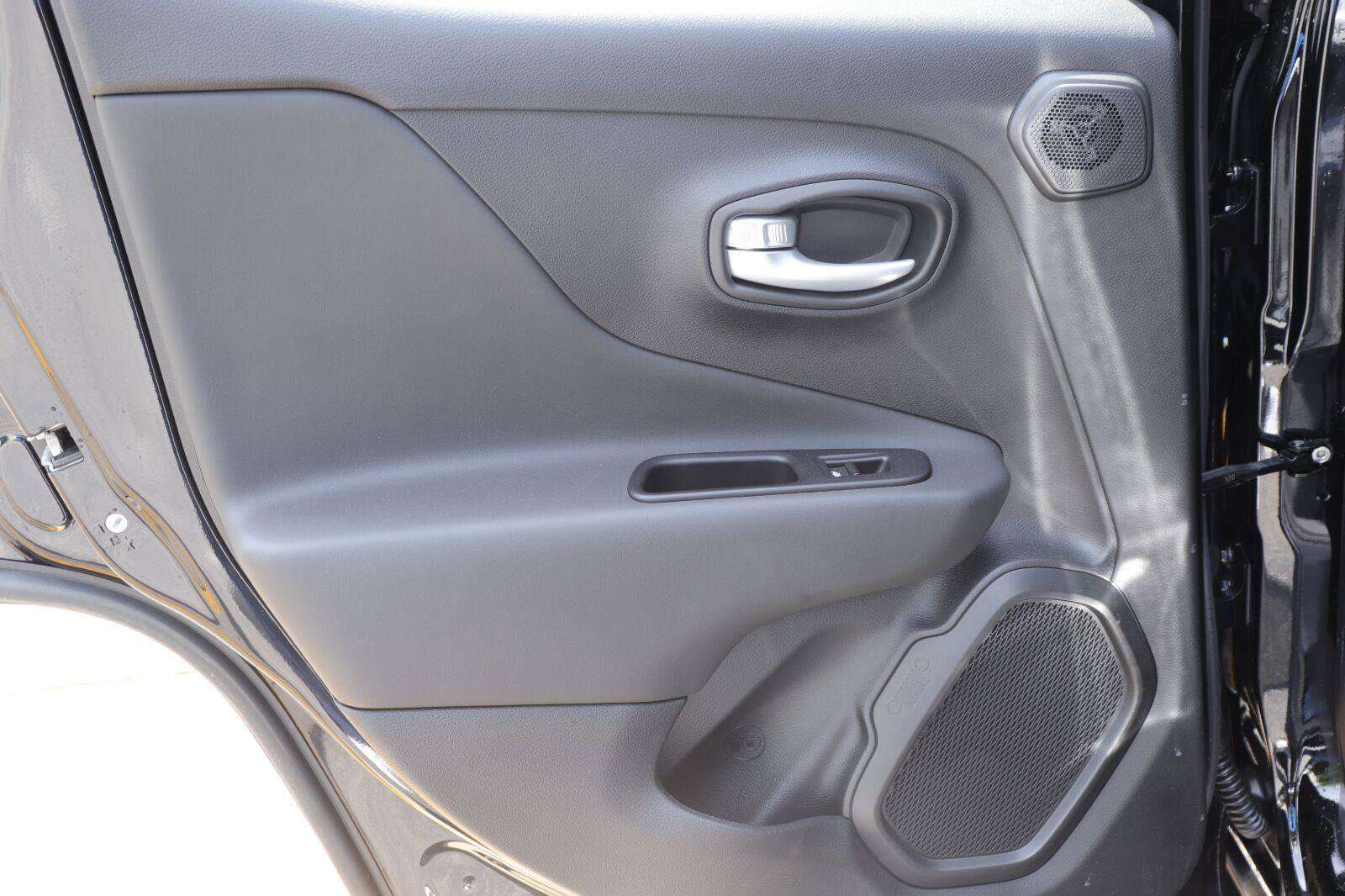Used 2023 Jeep Renegade Limited w/ Sun/Sound Group AWD/4WD image 11