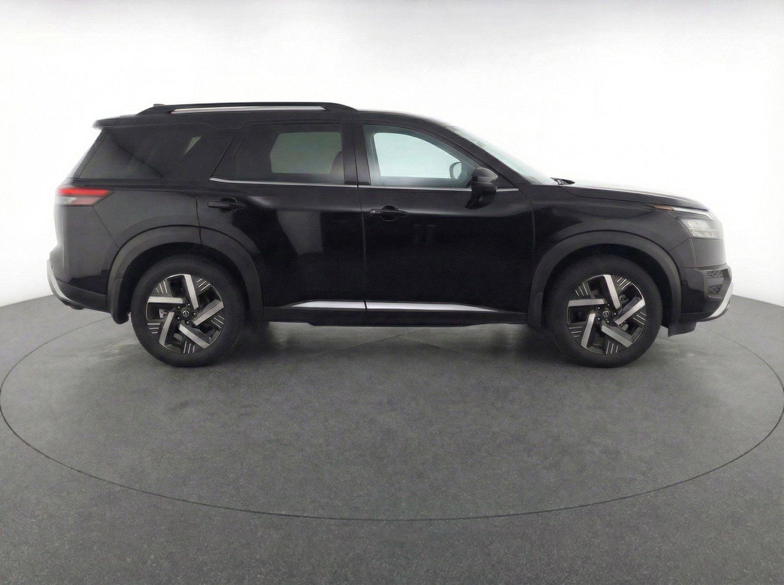 Used 2025 Nissan Kicks SV image 11