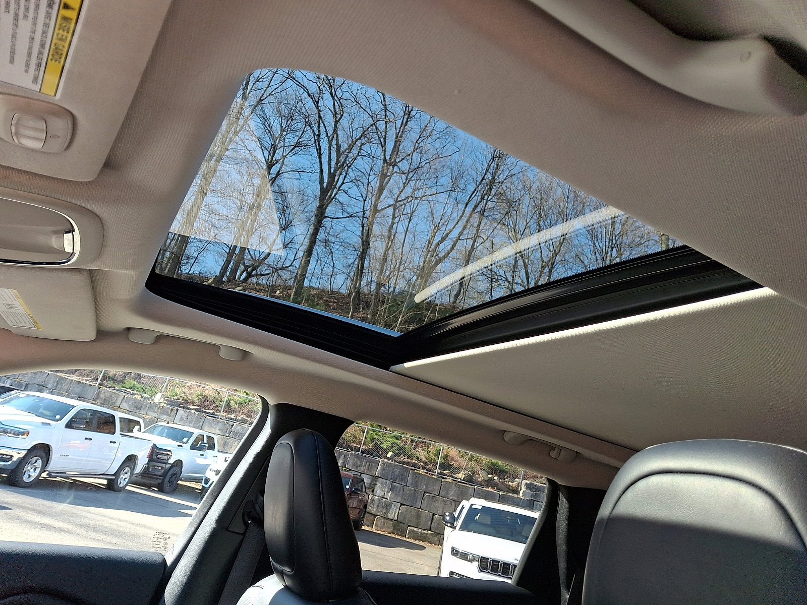 Certified 2016 Jeep Cherokee Limited w/ Luxury Group image 15