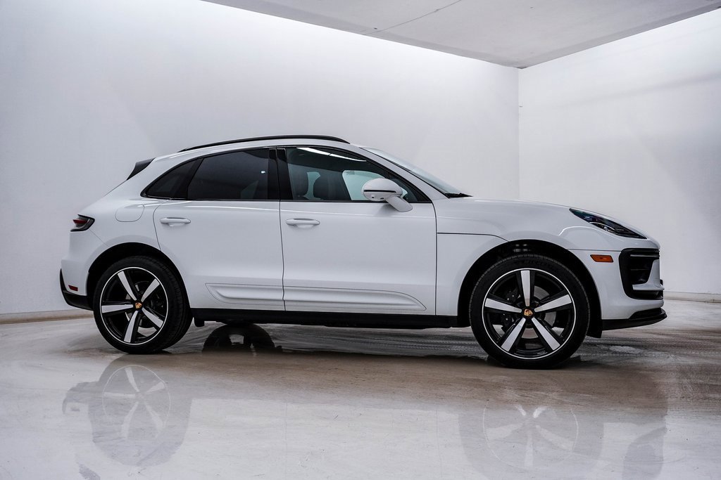Certified 2025 Porsche Macan image 9