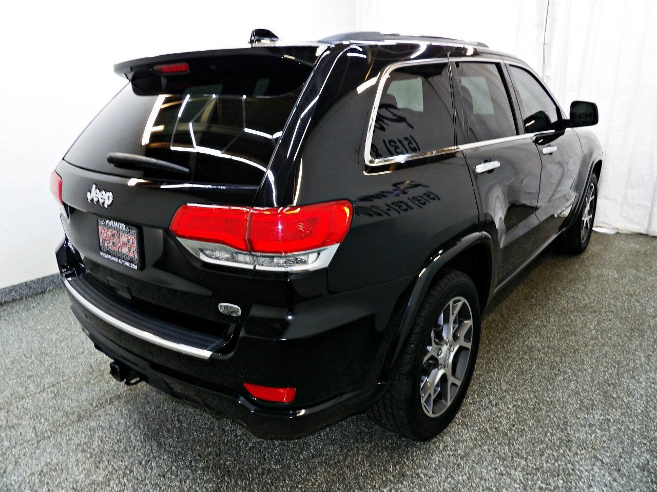 Used 2019 Jeep Grand Cherokee Overland AWD/4WD image 6