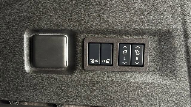 Used 2024 Chevrolet Suburban Z71 w/ Luxury Package AWD/4WD image 6