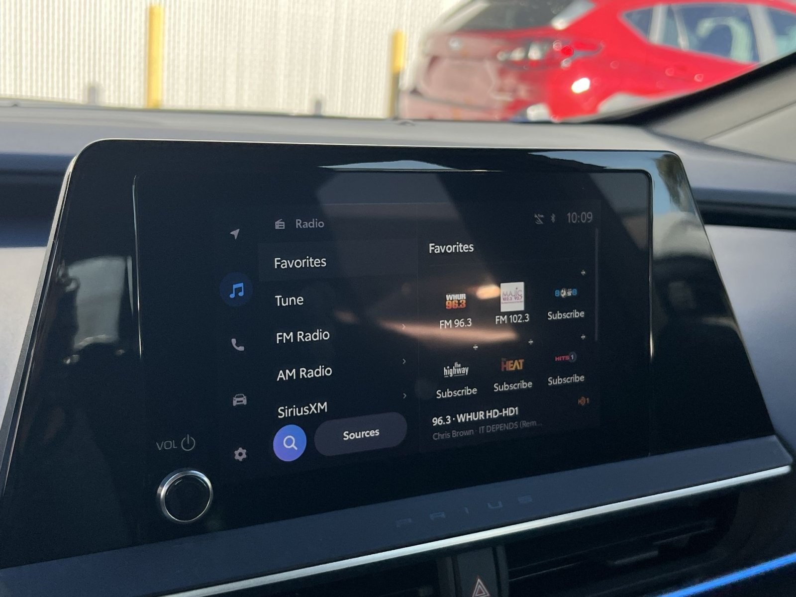 Used 2025 Toyota Prius XLE AWD/4WD image 18