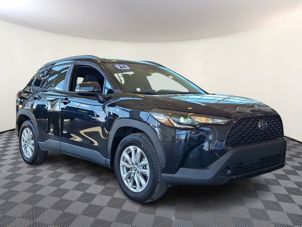 Used 2024 Toyota Corolla Cross LE video 1