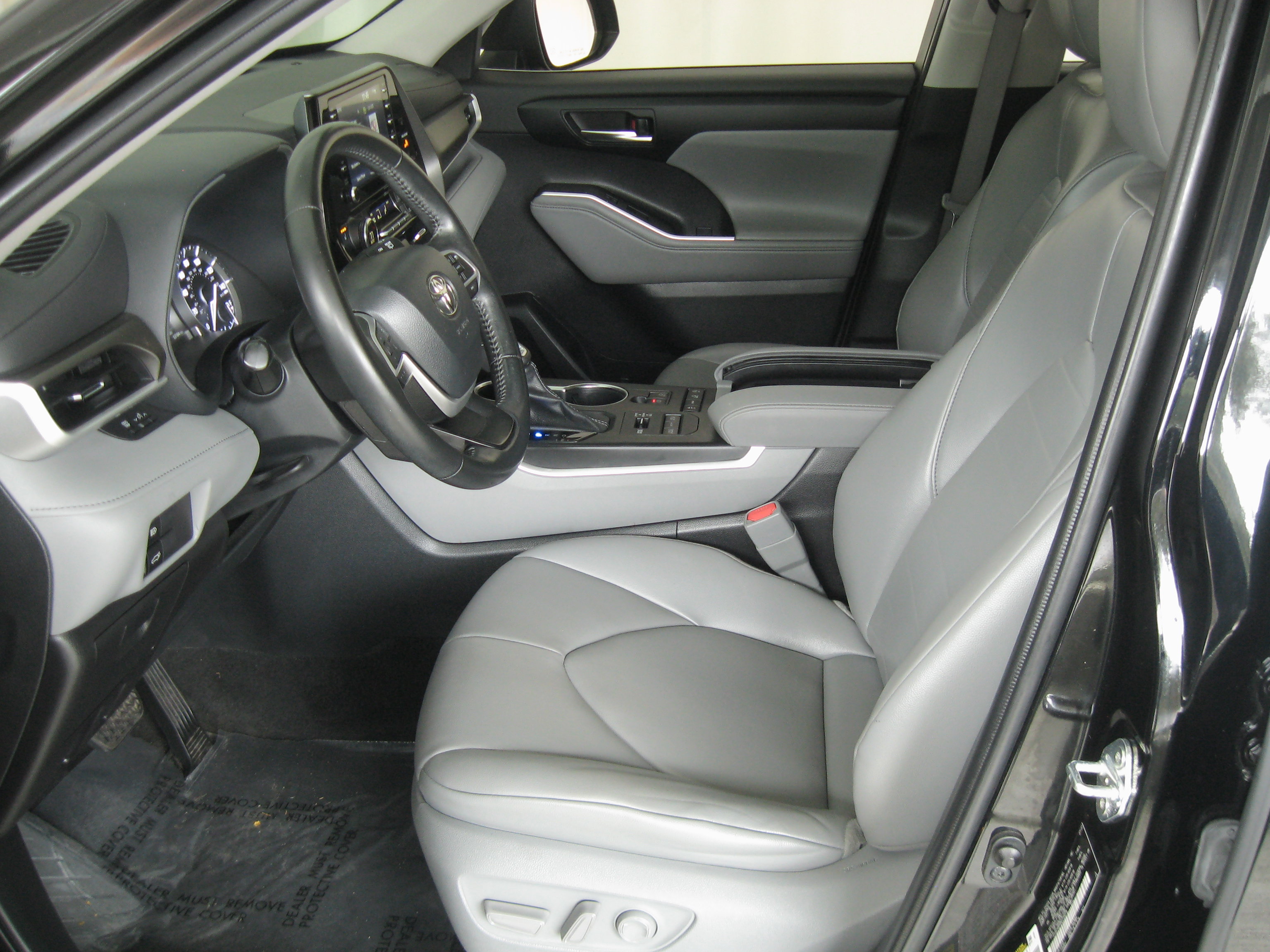 Used 2022 Toyota Highlander XLE image 8