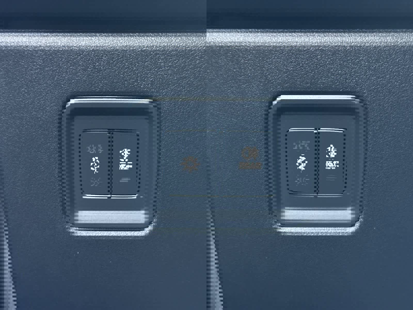 New 2025 Porsche Macan 4 Electric image 31