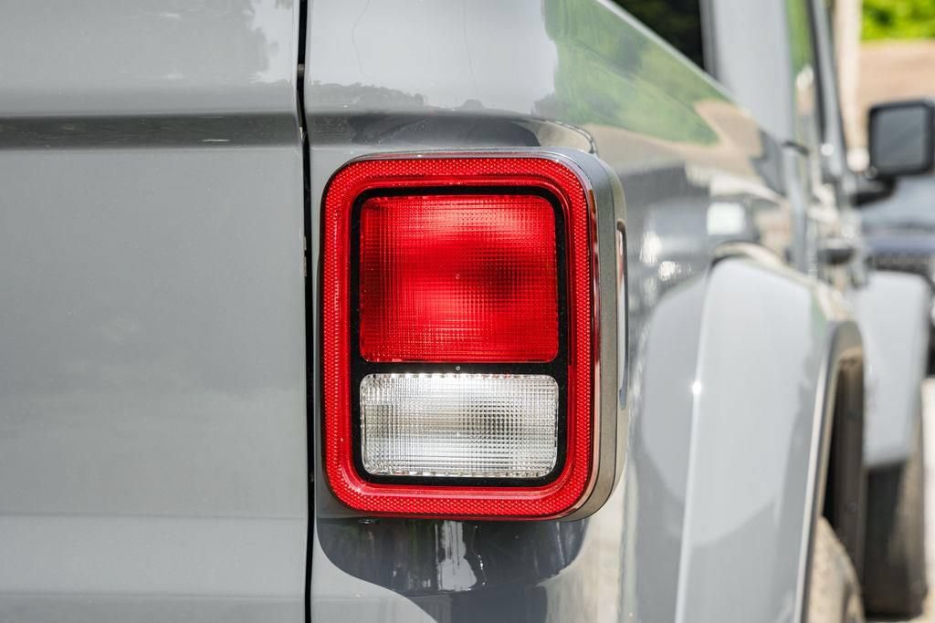 New 2025 Jeep Gladiator Sport AWD/4WD image 6