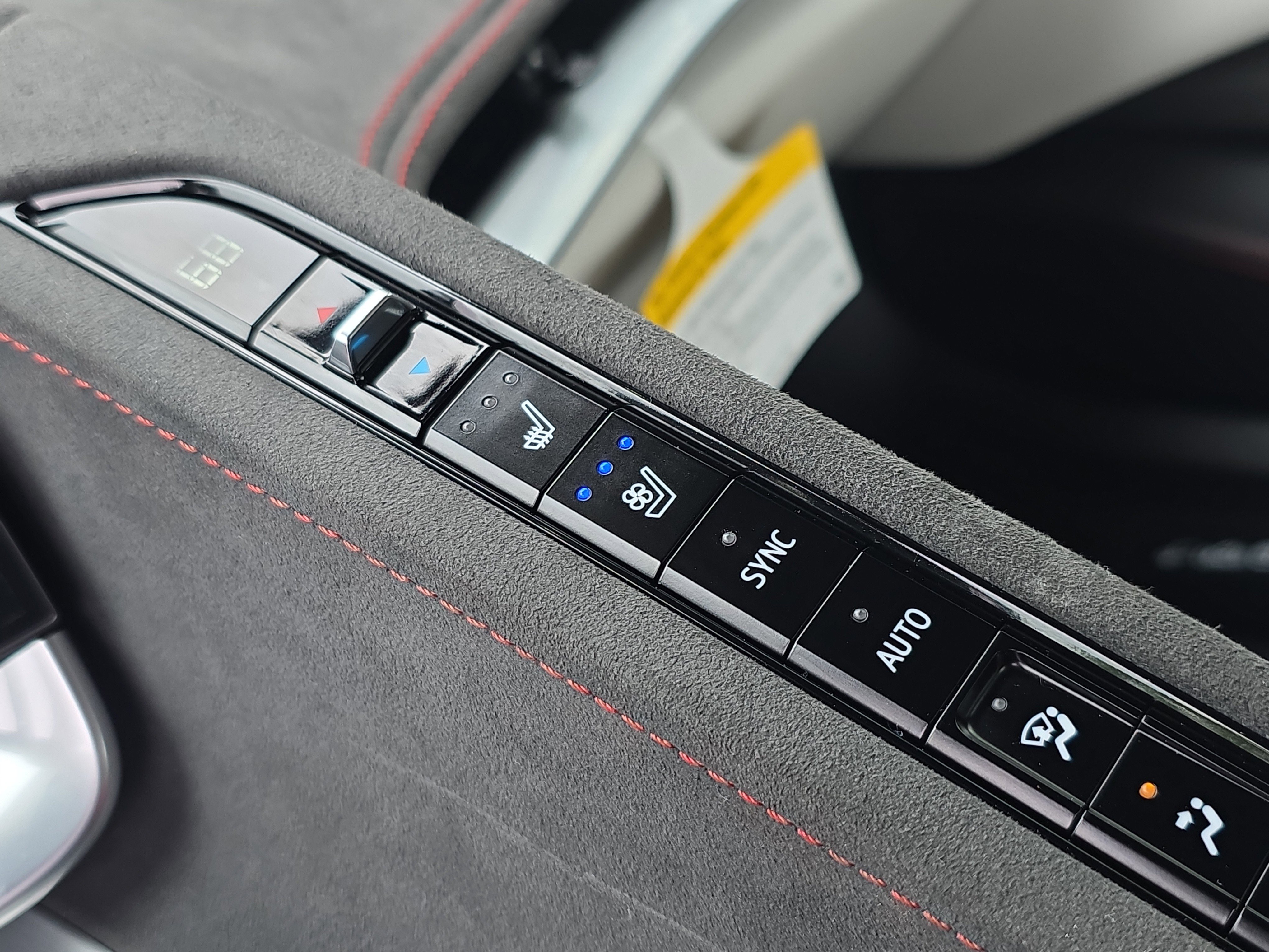 Used 2023 Chevrolet Corvette Z06 image 32