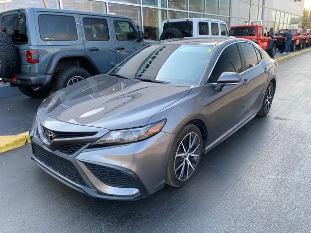 Used 2023 Toyota Camry SE FWD image 4