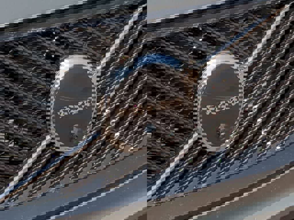 New 2026 Volvo XC60 B5 Plus w/ Protection Package Premier AWD/4WD image 11