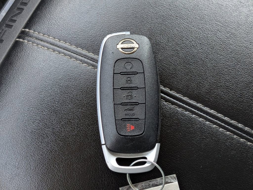 Used 2025 Nissan Pathfinder SV image 30