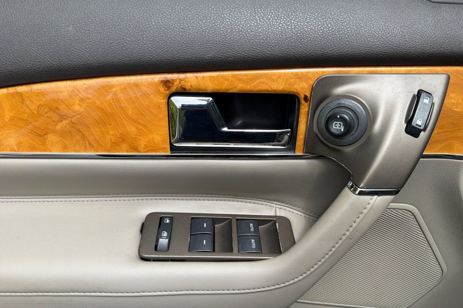 Used 2012 Lincoln MKX AWD image 10