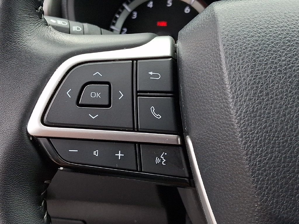 Certified 2025 Toyota Highlander LE AWD/4WD image 25
