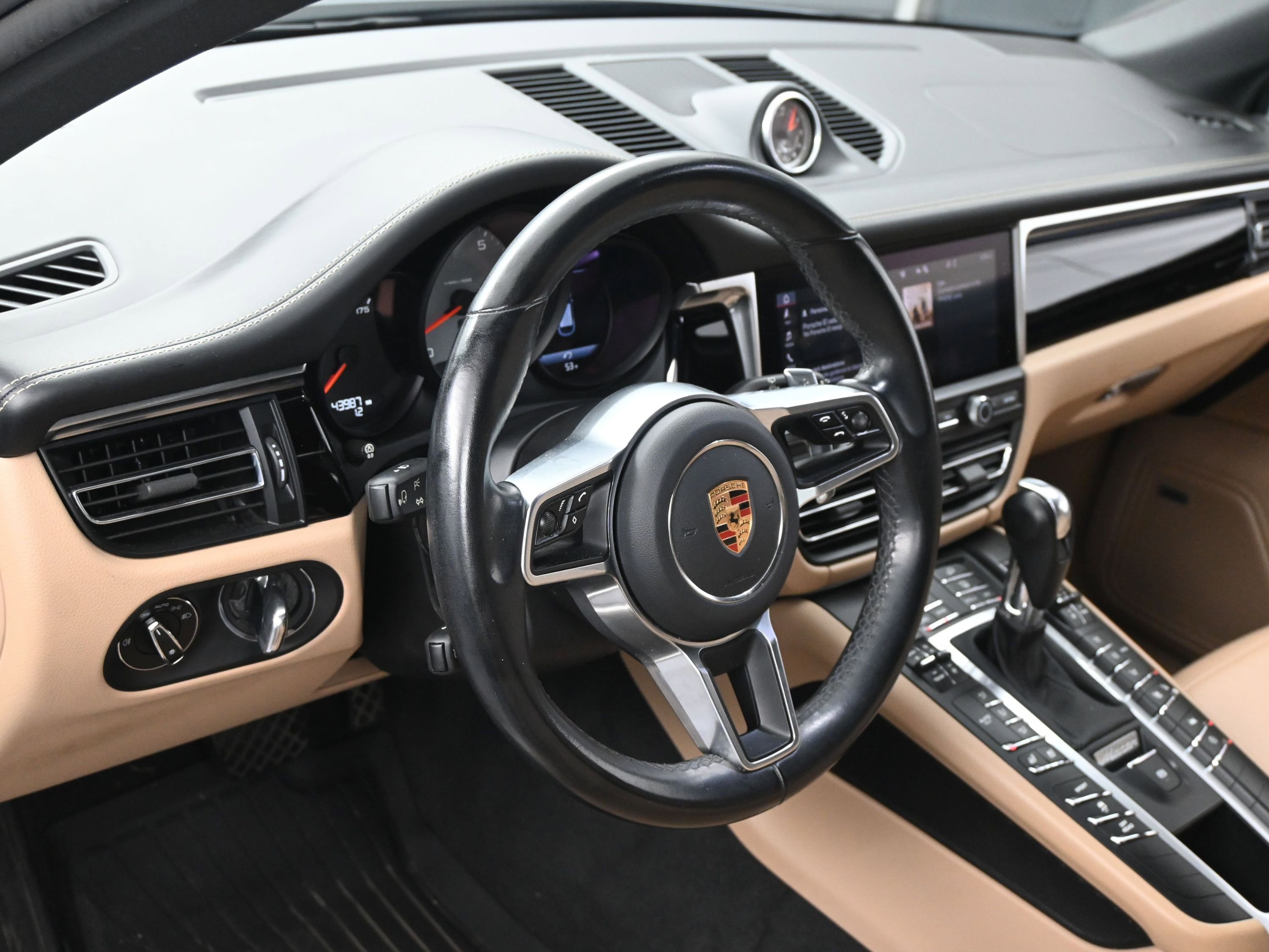 Certified 2020 Porsche Macan S image 5