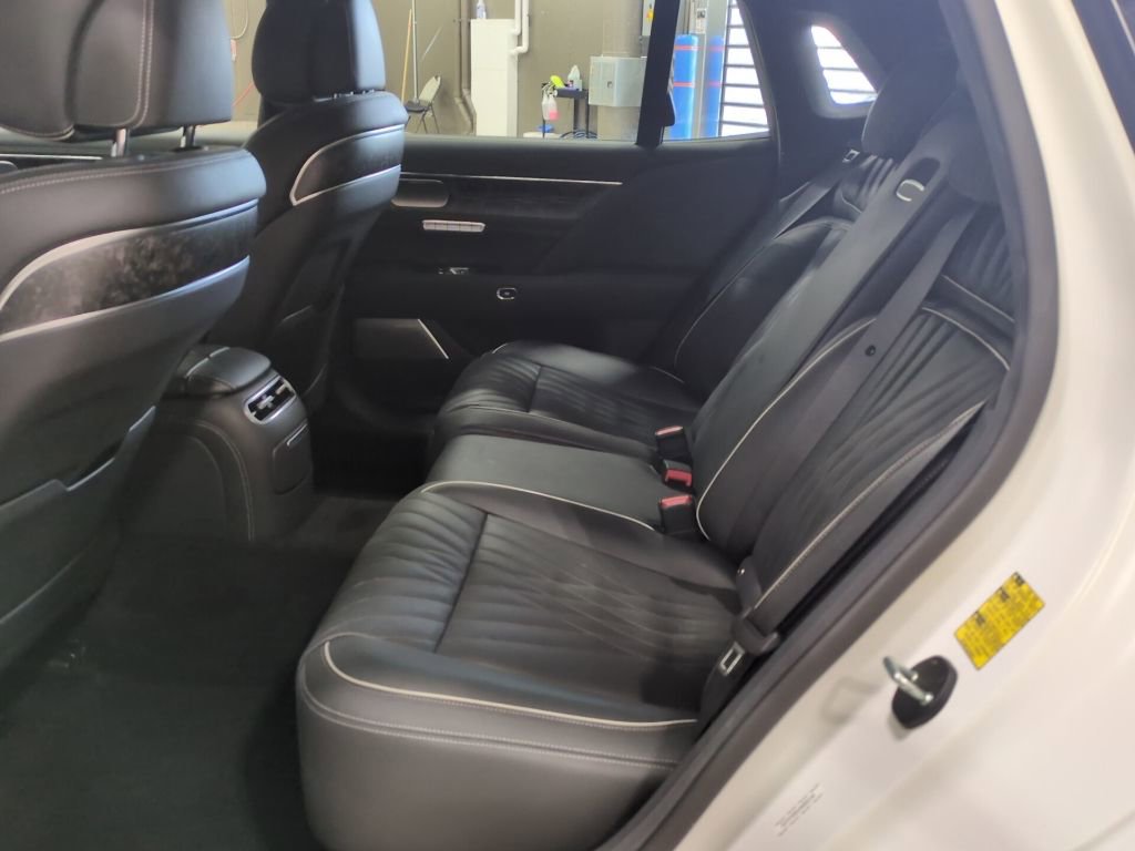 Certified 2023 Genesis G90 3.5T image 18