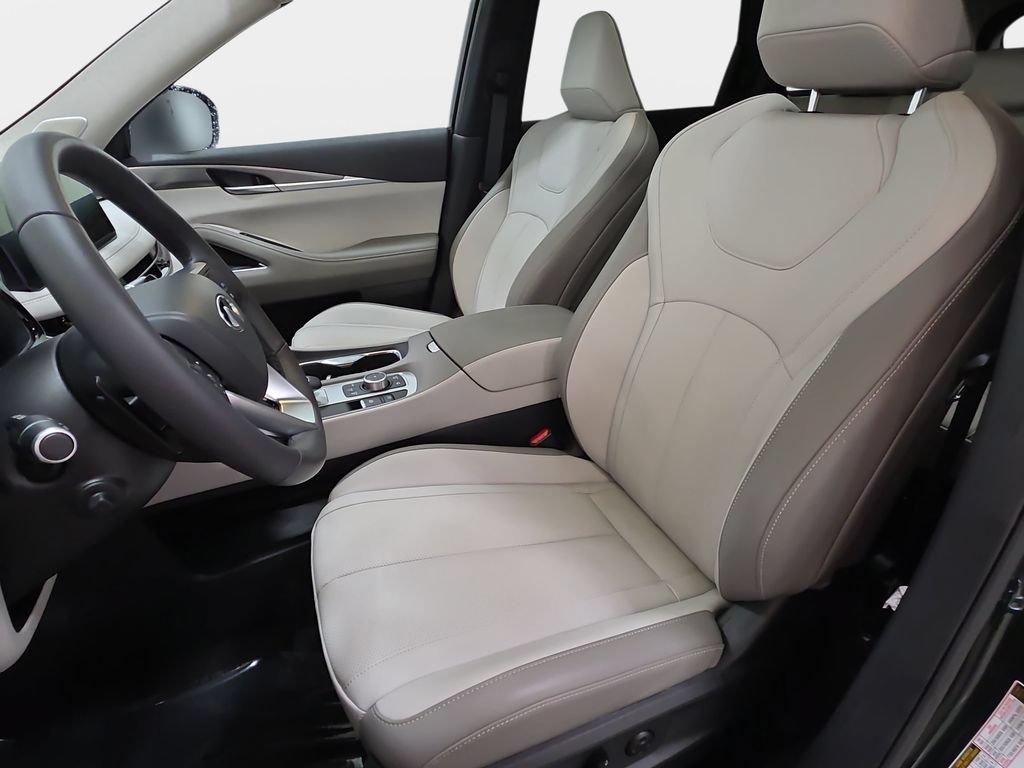 Certified 2026 INFINITI QX60 Luxe w/ Cargo Package AWD/4WD image 11
