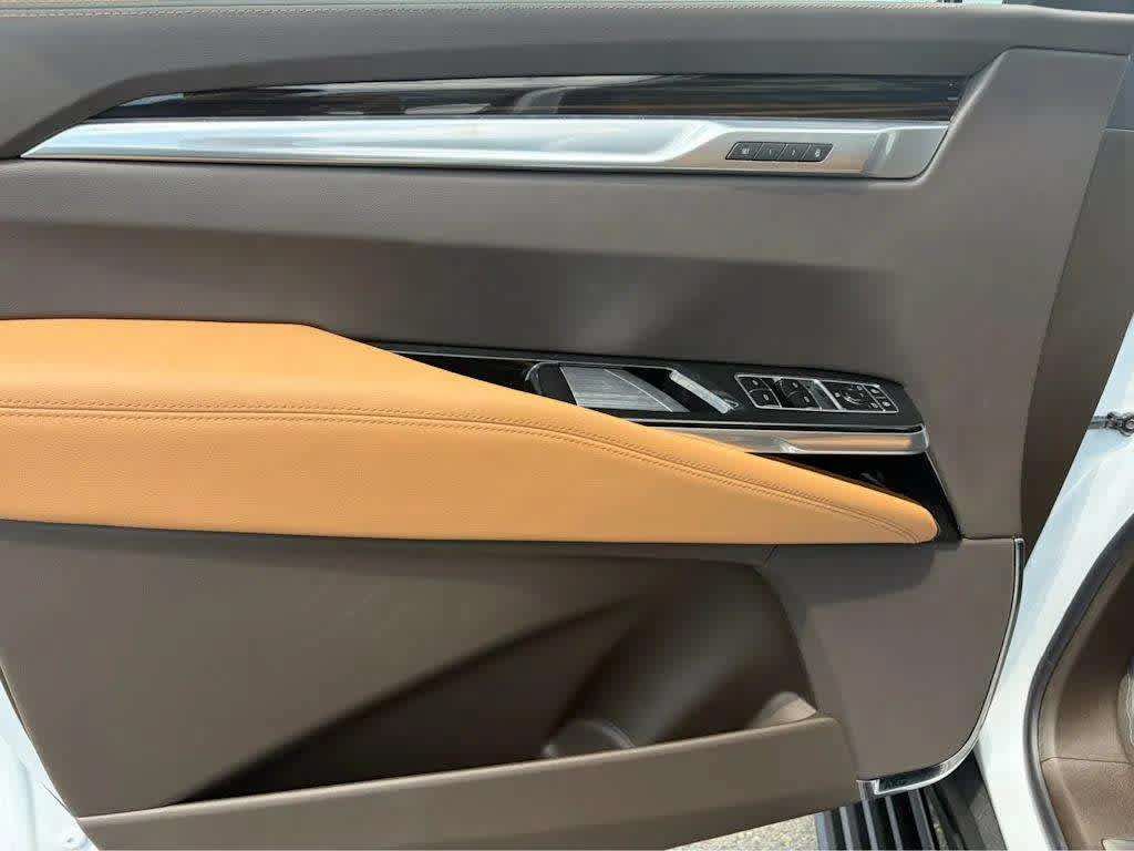 Used 2026 Cadillac Escalade Luxury w/ LPO, Floor Liner Package AWD/4WD image 8
