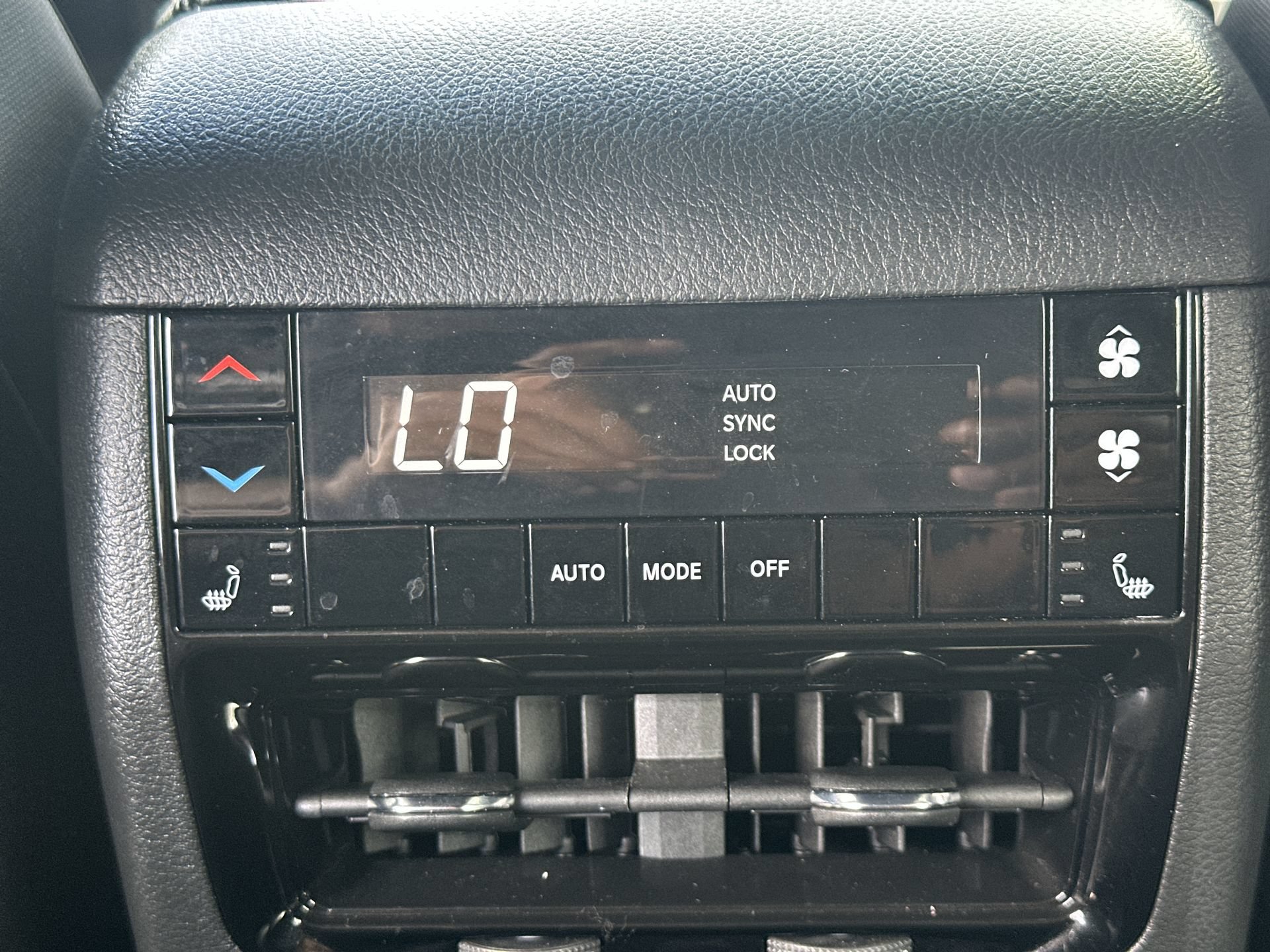 Used 2024 Jeep Grand Cherokee L Limited w/ Black Appearance Package RWD image 19