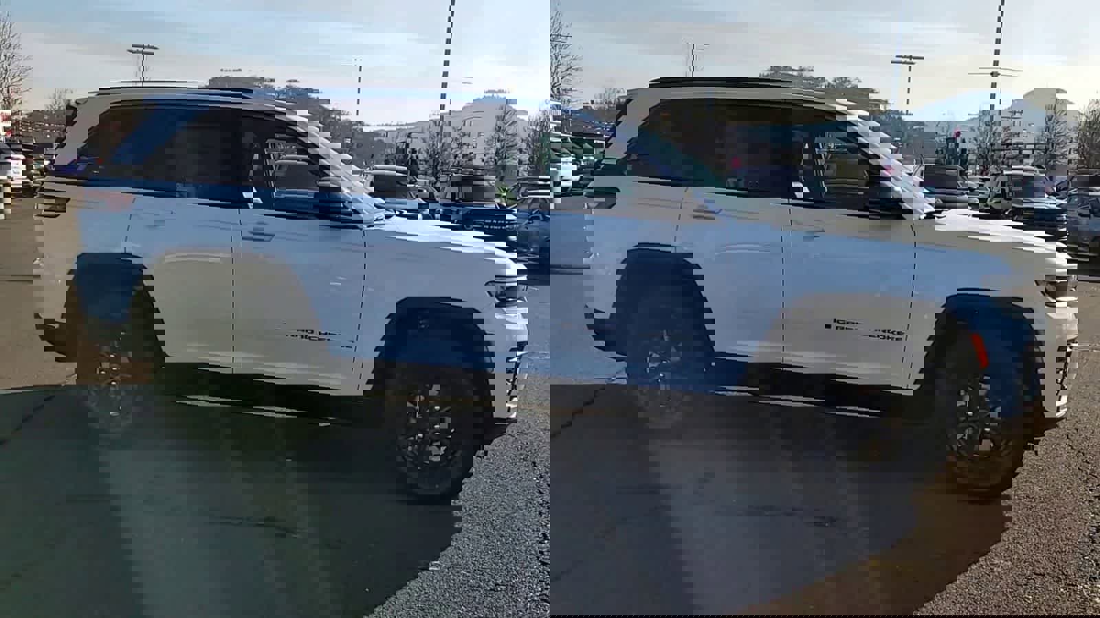 New 2026 Jeep Grand Cherokee Altitude image 9