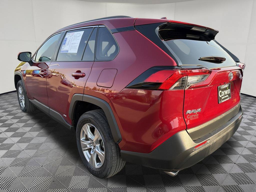 Used 2025 Toyota RAV4 XLE AWD/4WD image 5