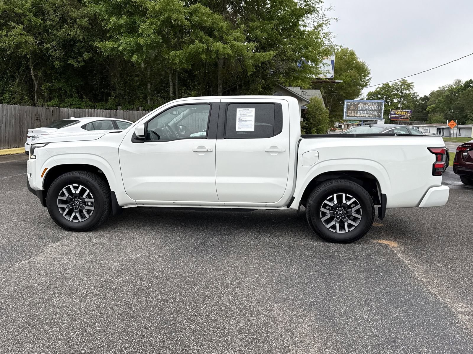 Used 2024 Nissan Frontier SL w/ Technology Package RWD image 2