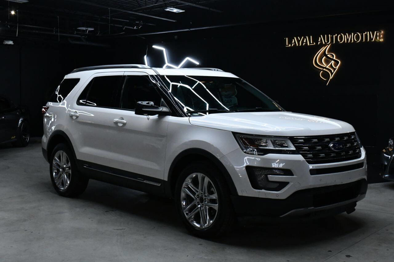 Used 2017 Ford Explorer XLT w/ Equipment Group 202A AWD/4WD image 7