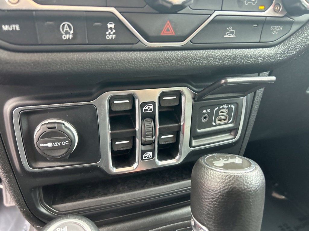 Used 2024 Jeep Wrangler Unlimited Sport AWD/4WD image 39