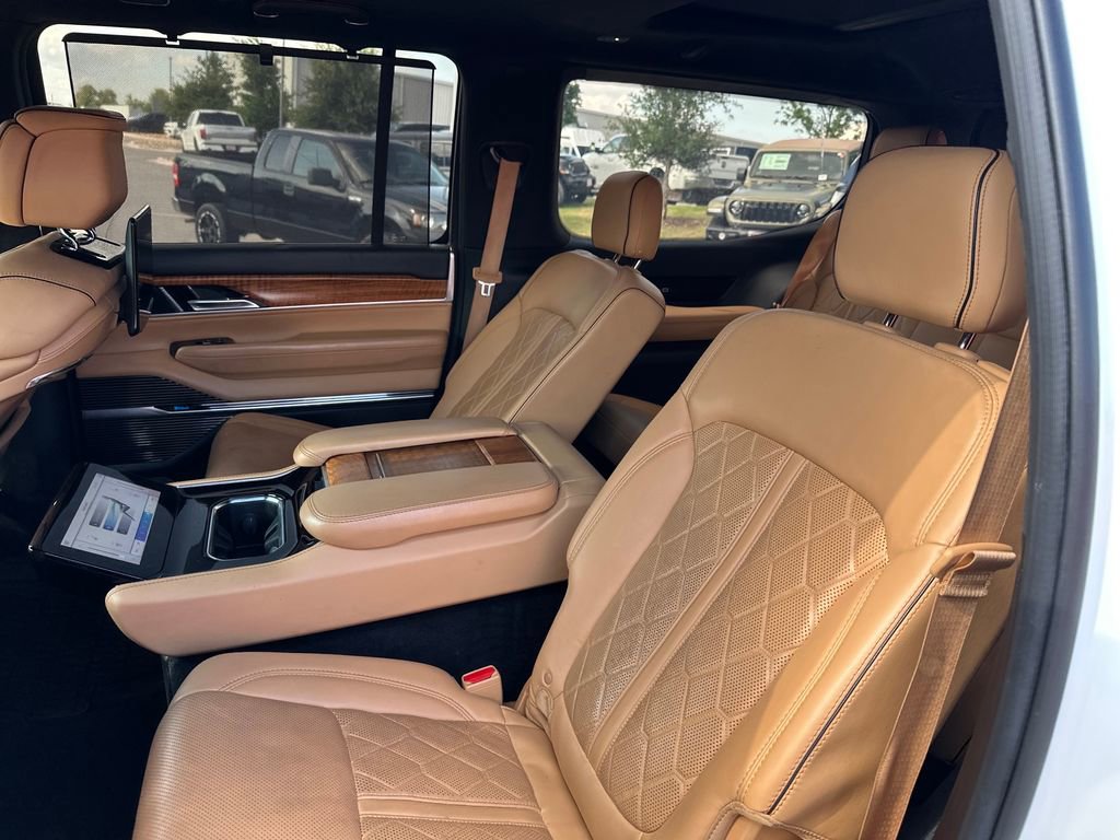 Used 2022 Jeep Grand Wagoneer Series III w/ Rear Seat Video Group 1 AWD/4WD image 31