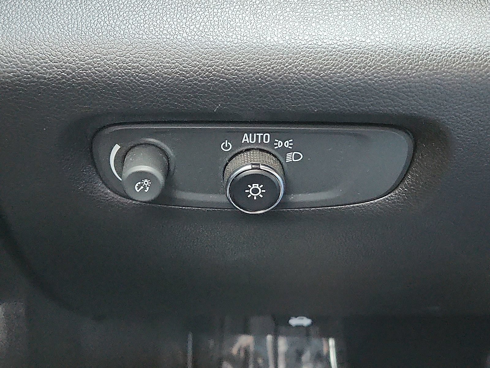 Used 2023 Chevrolet Traverse LT AWD/4WD image 17