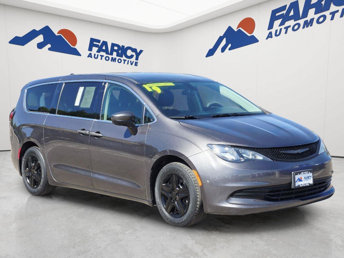 Used 2019 Chrysler Pacifica L FWD image 3